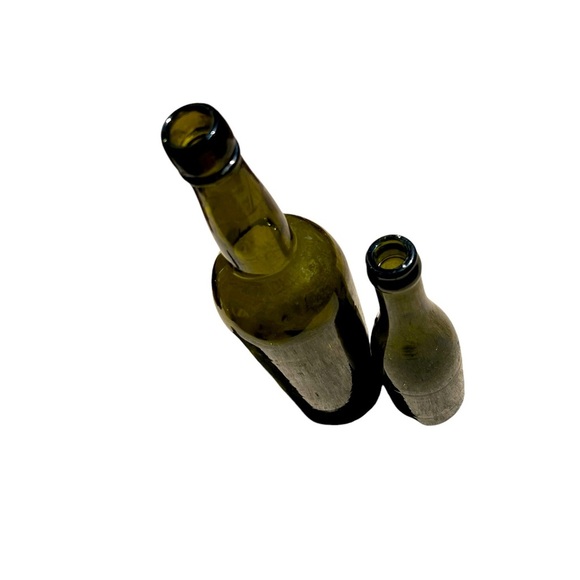 Antique Vintage Green Glass Bottles, 1910 - Picture 4 of 4